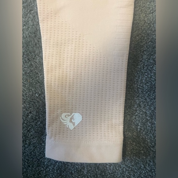 Women’s Best seamless leggings, wore once! - Picture 2 of 3